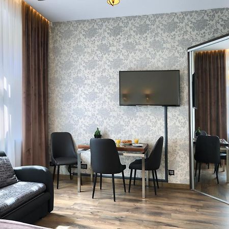 Aparthotel New Lux Wroclaw Exterior photo